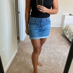 Denim skirt.